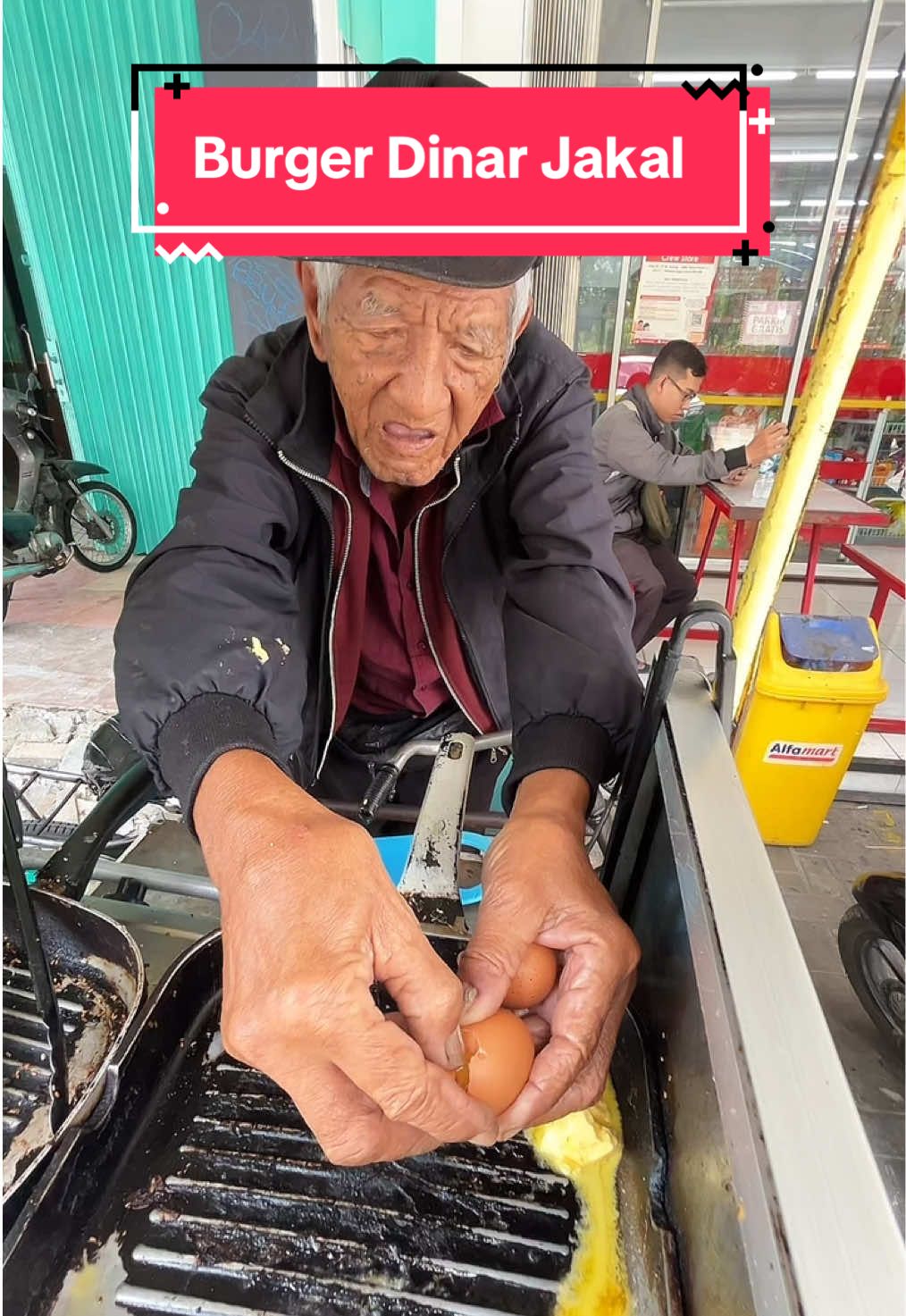 Biasanya jualan didepan BCA Jakal, kini mbah Wahadi pindah jualan didepan Alfamart Jakal KM 11 #fyp #burgerdinar #kulinerjogja #jojojajan #SerunyaDiTikTok