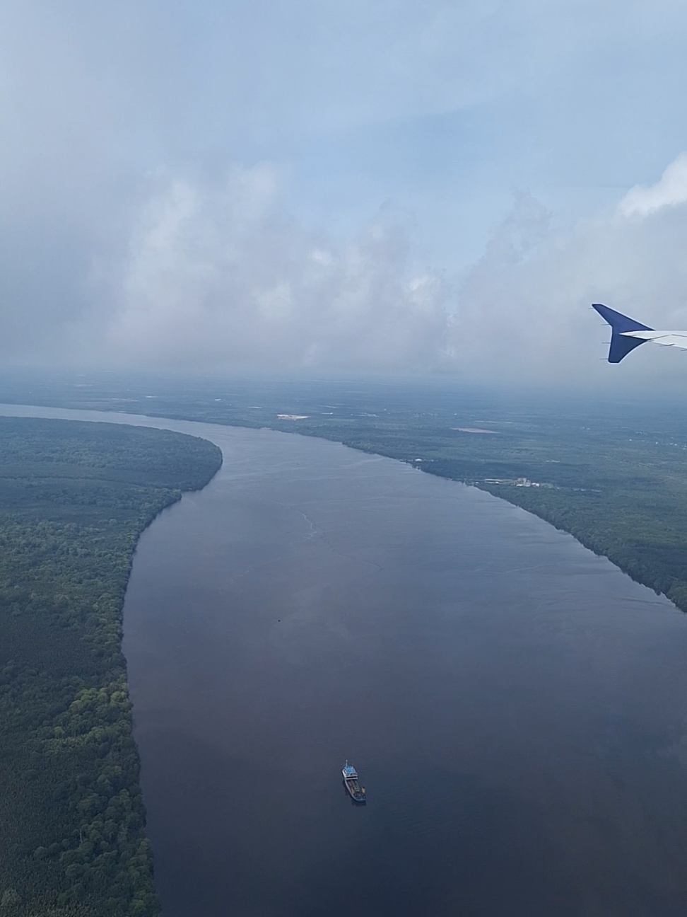 Paling suka lihat sungai ini dari dalam pesawat 🫶🏻 #kalimantantengah #rantaukalimantan #pangakalanbunkalteng #bunsurusa #dayakkalimantan 