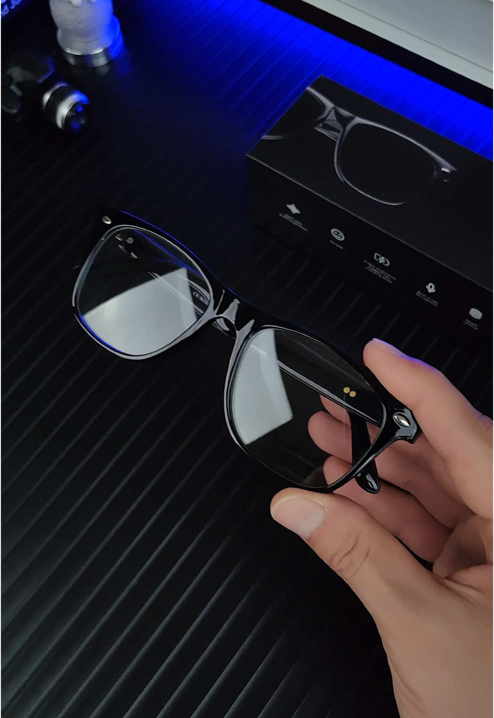 Imagínese esto: gafas Bluetooth que traduc110 idiomas justo en frente de sus ojos! Usted no va a creer lo fácil que es conectarse con nadie, en cualquier lugar. Estas gafas son de última tecnología #smartglasses #glasses #bluetoothglasses #tiktokmademebuyit #sunglasses #translation #smartsunglasses #fyp #tiktokshopblackfriday #blackfridaydeals #tiktokshopcybermonday #falldealsforyou #fallstraw #fallaesthetic #techobsessed #rushready #falldealsforyou #fyp #goodstuff #goodthing #halloween #halloween2025 #blackfriday #blackfriday2025 #tiktokshopblackfriday #blackfriday2024 #tiktokshopblackfriday #tiktokshopvalentinesday2025 #couplegifts2025 #couplegifts #tiktokshopspringsale2025 #foryoupage #trending #dealsforyoudays #tiktokshopsummersale #tiktokshopsummerturnup #tiktokshopmemorialday #memorialdayweekend #euhomyicemaker #euhomy #SuperBrandDay #euhomysuperbrandday #summerhacks #tiktokshop #tiktokshopfinds #fupage #fypage #foryou #novatopfinds #gafas #tecnologia #tiktokshopbacktoschool #tiktokshoplabordaysale #laborday  #getreadyforfashionweek #tiktokshoprestock #eyeglasses #eyewear #techtok #musthave 