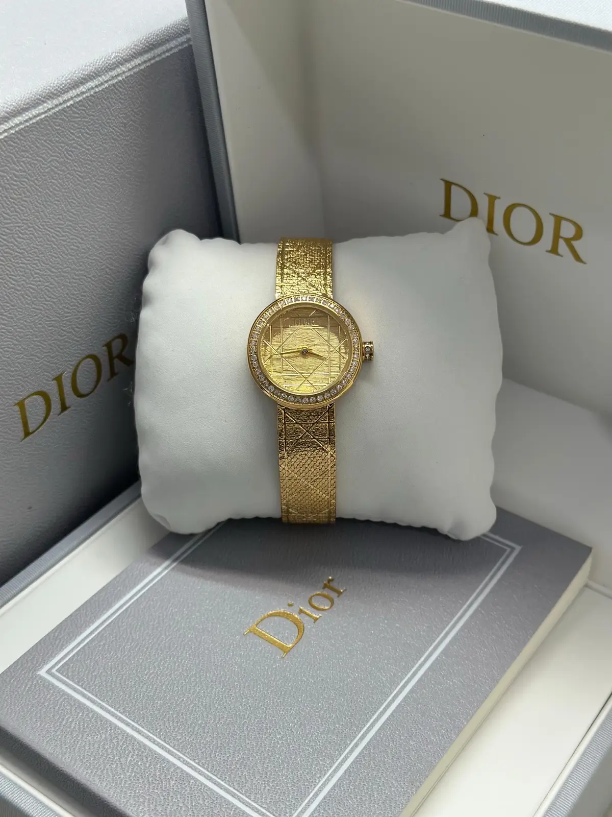 ساعات ديور ماستر كوالتي  حجم صغير  مع ضمان ٣ سنوات السعر ٢٦٠ ريال