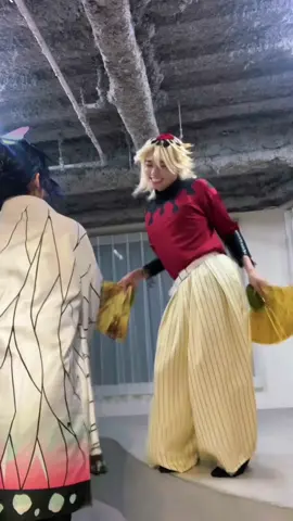 突き技で倒されてしまう童磨🪭🗡 胡蝶しのぶ→ @つじ｜sushi🖤🌫️  #鬼滅の刃 #無限城 #demonslayer #cosplay #コスプレ 