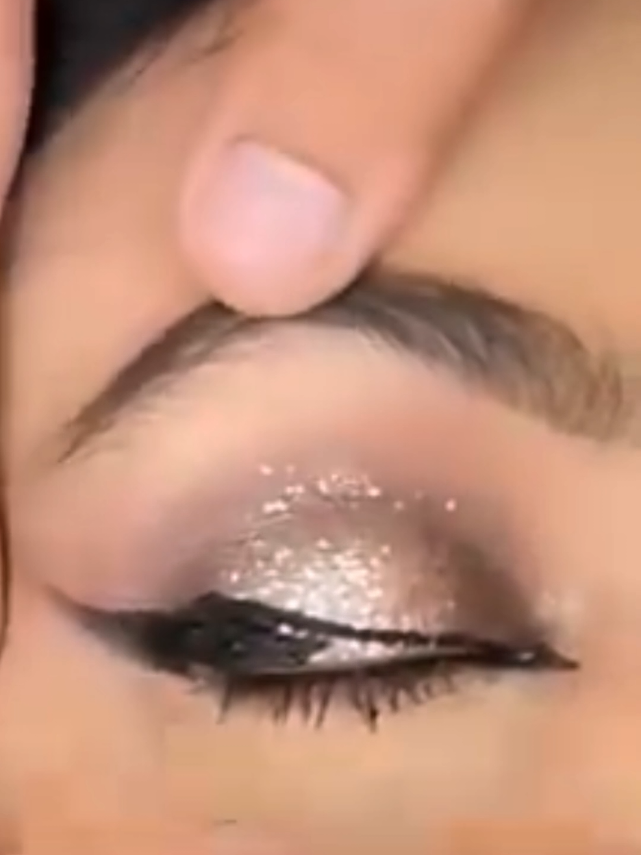 #glowbyaliza #lashextensions #lashstudio #makeupsalon #makeupartist 