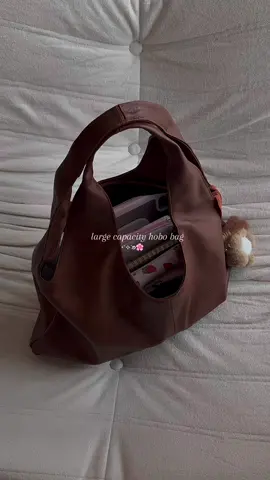 large capacity bag! fits an ipad or laptop 👜💫 #bag #hobobag #largecapacitybag #shoulderbag #fyp 