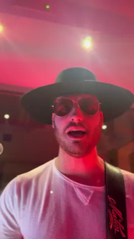 🚨 3nema Live @ Vicolo Damare – Desenzano del Garda 🚨 Un concerto non finisce mai senza cantare insieme “Nella Testa un Sogno” 🎶✨ Se eri con noi 👉 taggaci nelle storie! E se non c’eri… non perderti i prossimi live 🔥@OKRAM @Michele Wad Caporosso #3nema #perte #musicaitaliana #live #v 