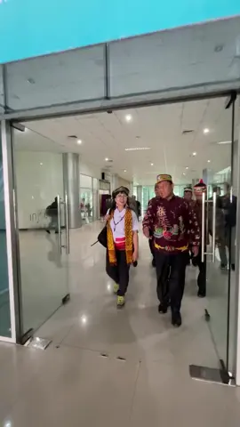 Wagub Kalteng, H. Edy Pratowo Saat Menyambut Kedatangan Wakil Menteri (Wamen) Dikti Saintek, STELLA CHRISTIE Untuk Meninjau Langsung Pembangunan Sekolah Garuda Unggul di Kabupaten Katingan, Kalimantan Tengah 😃🤟. Salam WARAS. Salamku padamu.....