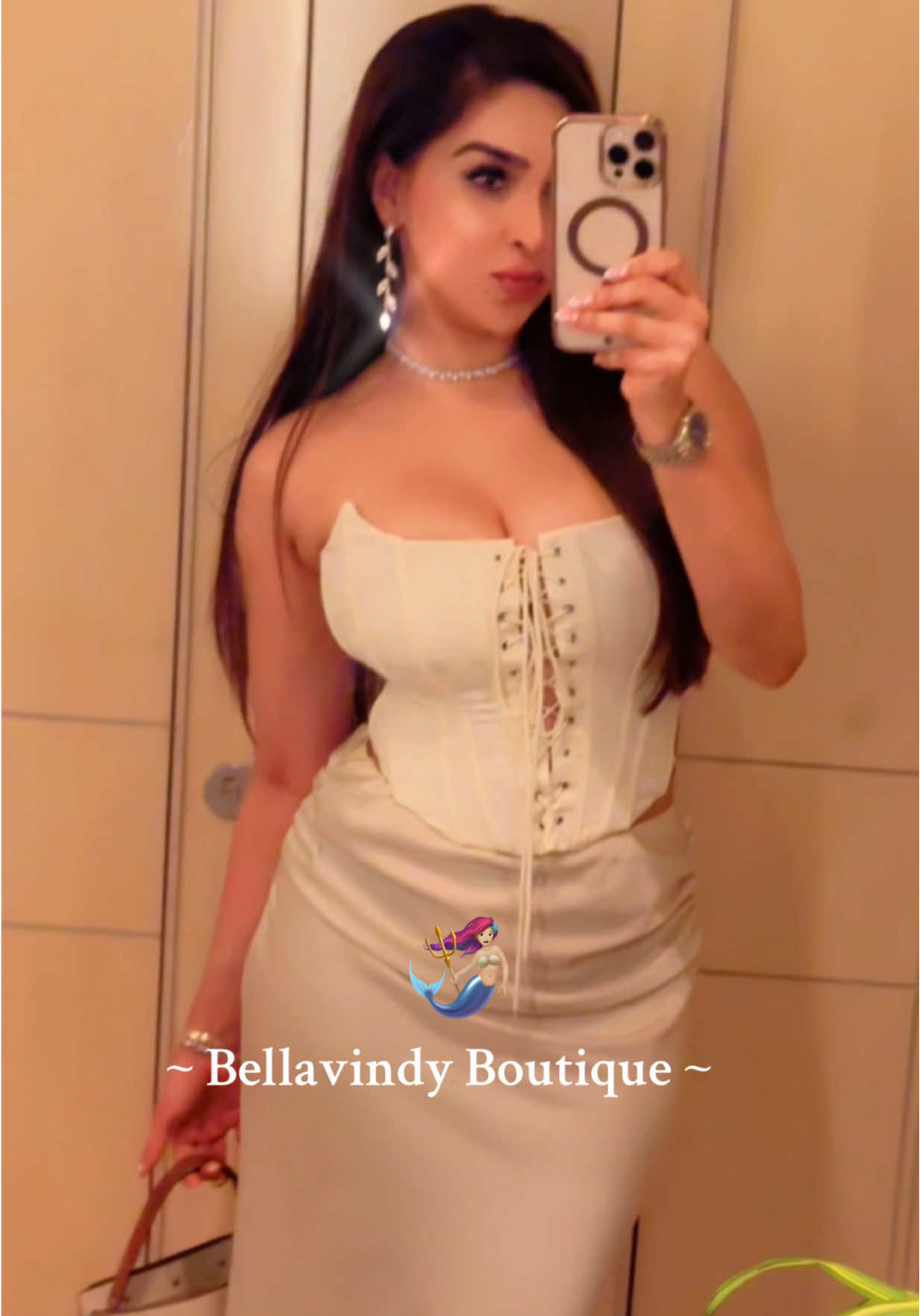 Silk Mermaid skirt 🧜🏼‍♀️  @⚜️ BELLAVINDY BOUTIQUE ⚜️  #fashiondesigner #fashionstylist #bellavindydesign 