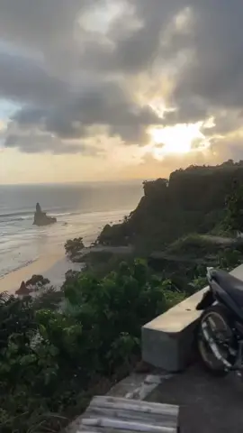 #pantaibuyutan #mxking150 #mx #mxkingsolostyle #pacitan24jam @_topantekk @JENEWER @penjahatmu🥷 @dinroooorrrrrr @mazbagaz008 