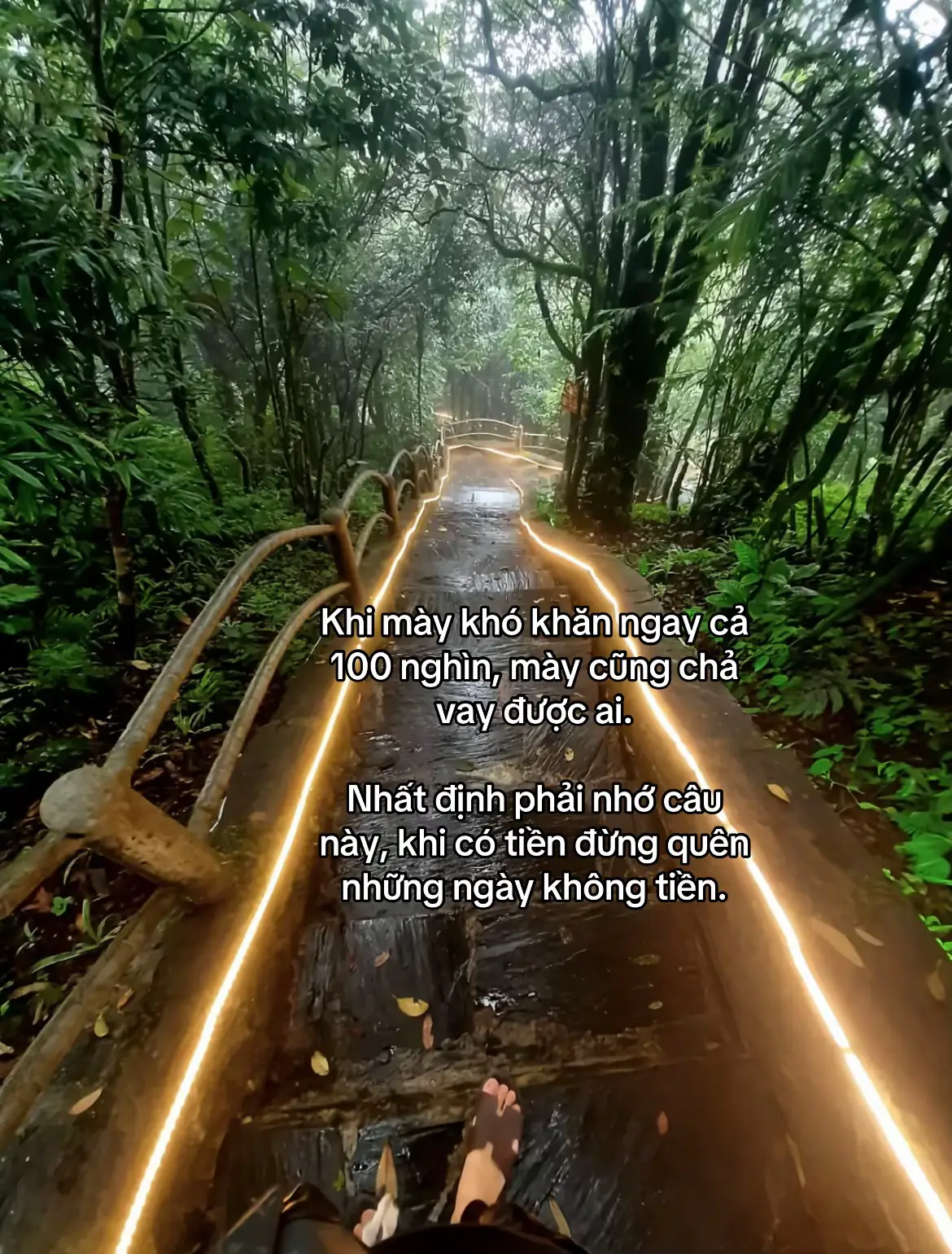 Khi mày khó khăn ngay cả 100 nghìn, mày cũng chả vay được ai. Nhất định phải nhớ câu này, khi có tiền đừng quên những ngày không tiền.