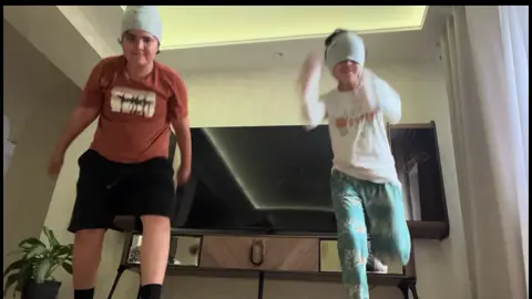 Let’s join the trend #metroman #dance 