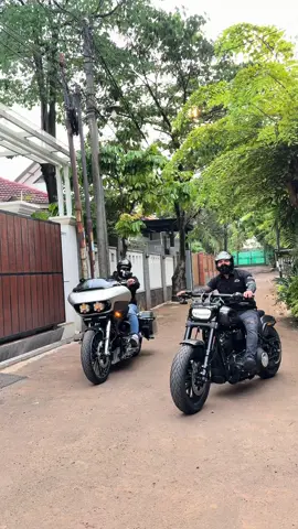 Kegiatan bapak bapak riding bersama @mr.zeoo11 di hari minggu. Blarrrrrr !!!! Blarrrrr !!!!! Blarrrrr!!!! #harleydavidson #harleydavidsonindonesia #fatbob114 