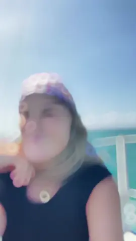 ⛵️ La flotilla pro-Palestina sube un vídeo tomando el sol en el barco con la canción de la serie 'Vacaciones en el mar' de fondo 👉🏻 Los tripulantes de la flotilla en la que viajan Greta Thunberg o Ada Colau entre otros que va con destino a Gaza continúan publicando vídeos en redes sociales para mostrar las condiciones en las que están realizando el viaje. En el último vídeo que han compartido se les ve disfrutar a lo grande del trayecto mientras toman el sol en la cubierta del barco. Además, han añadido la música de la serie 'Vacaciones en el mar', dando a entender sus prioridades 📲 ¡Síguenos para estar al tanto de las noticias más destacadas! #Flotilla #AdaColau #GretaThunberg #Sol #Cubierta #Barco