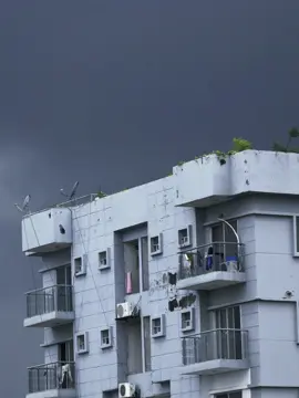 আকাশটা বলে দিচ্ছে কালো মানেই অসুন্দর না 🥹🖤       #rain #weather #foryoupage #asif #asif757575 