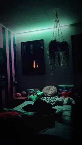 messy room tour 