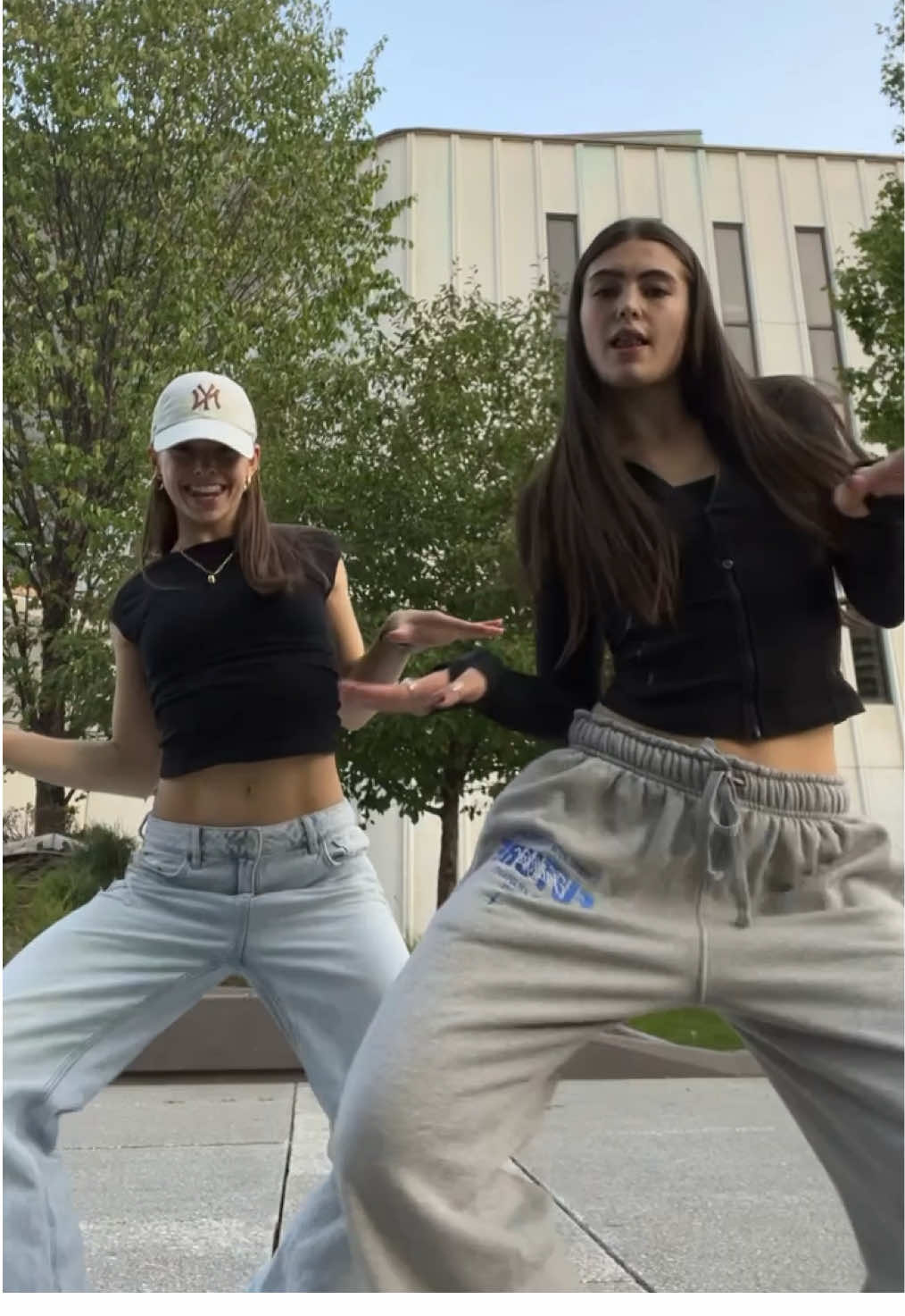 DC: @Temi🇬🇧  Happy Sunday Fam! This weekend we’re so grateful we got to spend time with friends. With our busy schedules, those moments don’t come as often… but that makes them even more special 🤍 What’s the highlight of your weekend? Tell us in the comments 💬👇🏻! DC: OTTC Bon dimanche la famille! Ce week-end, on est tellement reconnaissantes d’avoir pu passer du temps entre amis. Avec nos horaires chargés, ces moments sont plus rares… mais on les savoure encore plus 🤍 Et vous, quel a été le moment fort de votre week-end ? Dites-le-nous dans les commentaires 💬👇🏻! We’re @Ophé and @annflo_begin two dance loving sisters from Québec, Canada 🇨🇦. Follow us for your daily dose of rhythm, smiles and sisterhood! 😎 We speak French and English 🫶🏻 come chat with us 😊 #dancersoftiktok #sis#sistersginsistersofficial #dancevideo #tiktokquebec 