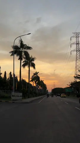 Ejip-kawasan mm2100#ejipcikarang #kawasanmm2100 #cikarangpeople #wekeend #fypage #sunset #masukberanda #lewatberanda #cikarangtiktok 