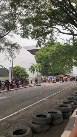 Kelas supermoto  #roadraceindonesia #balapaceh #stadionharapanbangsa #fypシ゚ #race @Zonabalapindonesia @Agii @BINTANG MANDIRI ACEH 