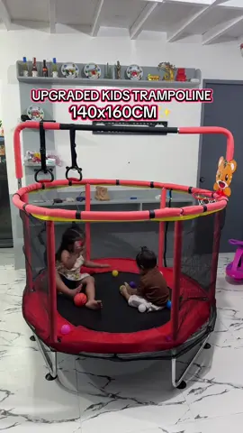 Tiyak na matutuwa nga ang mga anak niyo sa trampoline na'to. Bukod sa matibay na, and up to 350kg nga ang pwedeng sumakay dito. #kidstrampoline #trampoline 