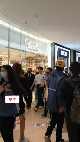 kamu selalu menolong orang-orang yang terjatuh, tapi kami tidak dapat menyelamatkan mu saat terjatuh😭💔🥀. #rip #alanyu #yumenglong #fyp #fyppppppppppppppppppppppp 