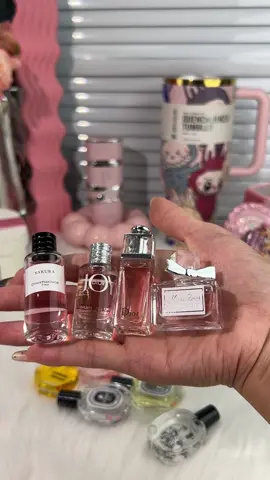 Packing🥰🥰💕💕#perfumes #perfumecollection #parfum #perfumetiktok #parfumviral 