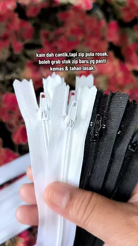 Antara warna yg mesti ada dlm simpanan.#zipkain #aksesorijahit #alatanjahitan