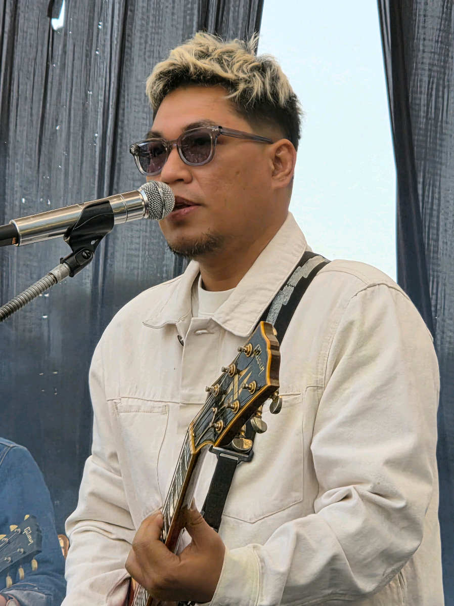 Family Gathering PT NOK Indonesia 2025 yang digelar pada Sabtu, 13 September 2025 di Wahoo Waterworld berlangsung meriah dan penuh kehangatan. Kolaborasi manajemen dan serikat pekerja berhasil menghadirkan hiburan Armada Band serta berbagai kegiatan menarik, yang semakin mempererat tali silaturahmi pekerja bersama keluarga.