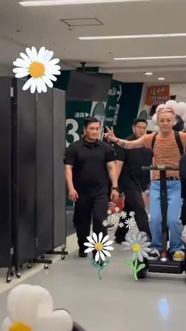 Jangan tanya kenapa, krn sy orangnya random dan pernah muda 😅 #gd #gdragon #peaceminusone #daisyflower #fyp 