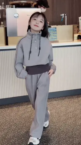 Bộ quần áo thu đông  bé gái #xuhuong #Tiemcuabeo #quanaothudongchobe 