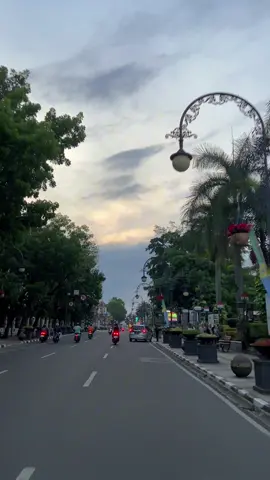 Bandung sore hari #bandung #suasanabandung #bandungvibes #jelajahbandung #jalananbandung 