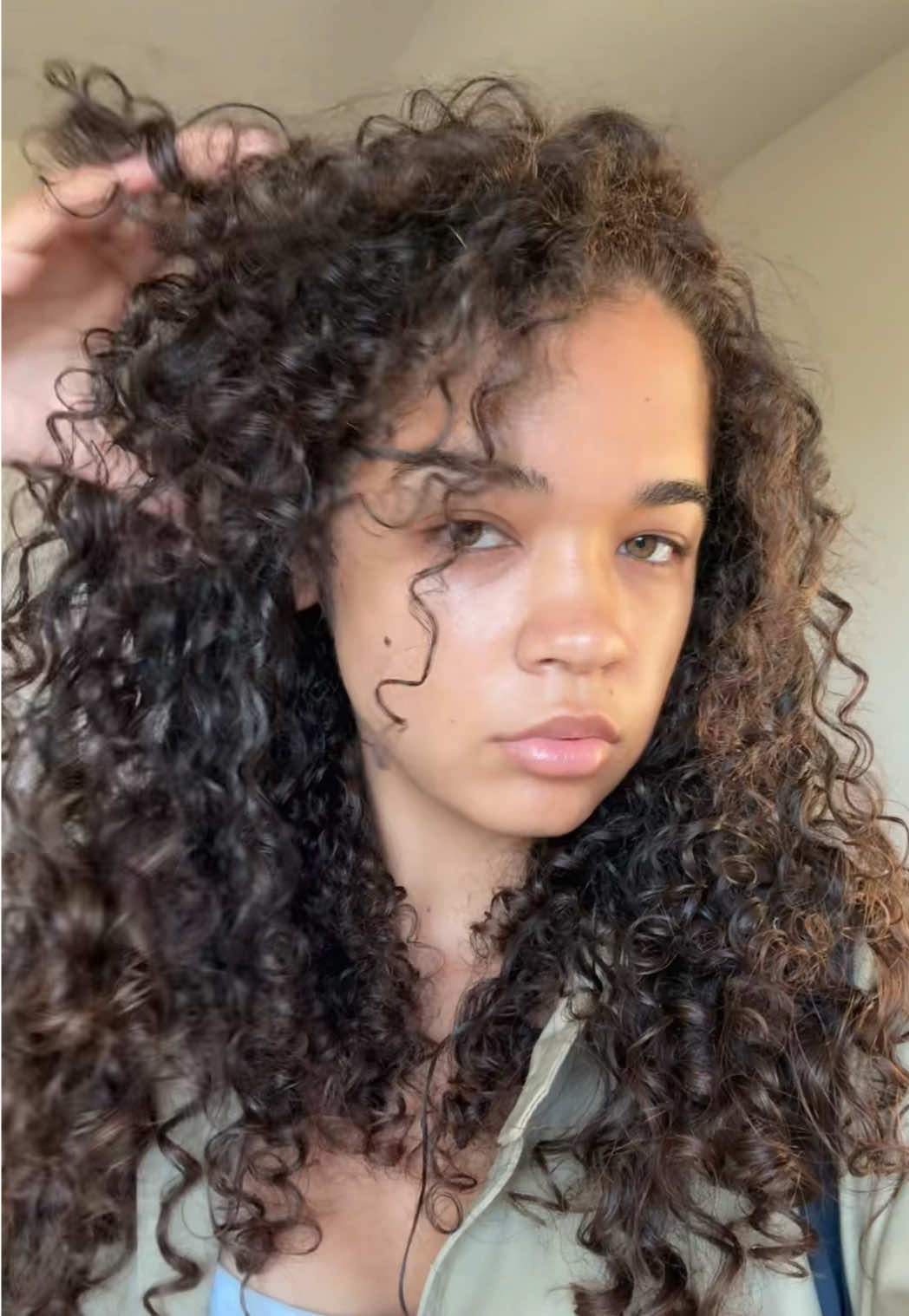 volume > definition  @Fenty Hair curl cream @Innersense Organic Beauty gel @Not Your Mother's mousse  @Gisou hair oil 