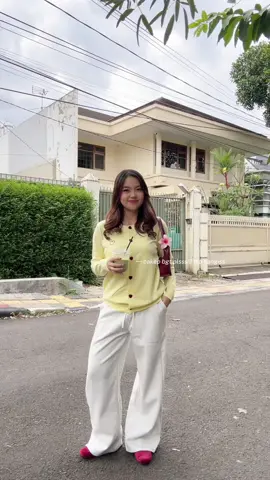 Sumpill cardigan aku lucu bgt trs bahan rajutnya halus bgttt plss😭💗. Cinta sekaliii wajib punyaaa!! #outfit  #cardiganrajut #OOTD #outfitinspo 