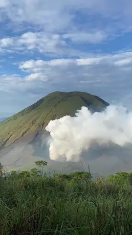 Gunung lokon dr lintas cahaya gunung empung 💚 #gununglokon #gunungempung #pendakisulut 