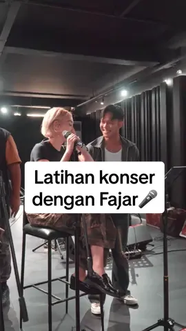 Rehearsal menuju Eternal Love: Timeless Romance 🤍 Fajar & aku lagi siapin beberapa lagu spesial… kira-kira lagu yg mana ya? Drop tebakan kalian di comment ☺️ Tiket masih tersedia, link ada di bio🫶🏻