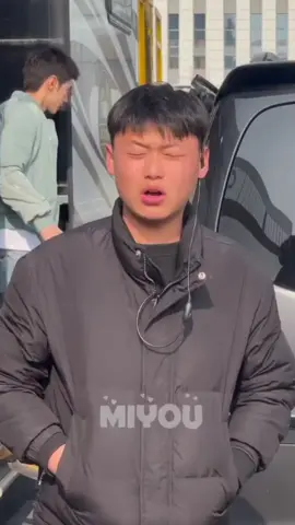 หนุ่มเสื้อดำบังหย่วนเต็มๆเลย🤣 หลบหน่อยค่ะ จะดูหย่วน #czy #เฉินเจ๋อหยวน #chenzheyuan #陈哲远 #เฉินเจ๋อหย่วนchenzheyuan陈哲远 