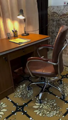 ✨ ميز أنيق مع كرسي ✨ ▪️ القياس: 120 سم ▪️ اللون: جوزي كلاسيكي راقي ▪️ الكرسي: مريح بجلد فاخر، تصميم عصري يناسب الاستخدام الطويل ▪️ مثالي للمكاتب والدراسة والعمل المنزلي ▪️ خامة قوية ومتانة عالية 🚚 متوفر مع خدمة توصيل لكل المحافظات #مكتب_مودرن #مكاتب_عراق #مكتب_انيق #مكتب_دراسي #اكسبلورexplore 