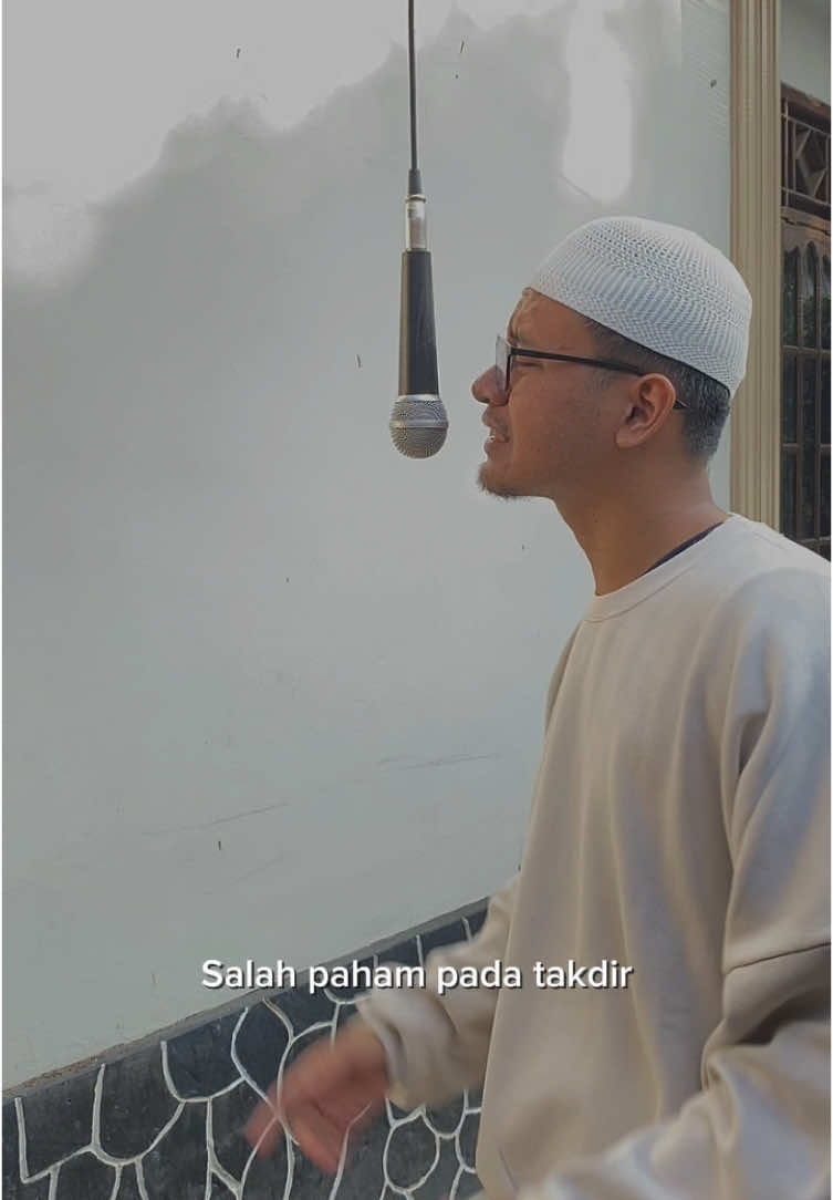 Yang hilang arah semoga temukan rumah suatu hari #kholidmuhar #menujupagi #hiphopindo #rappin #chillvibes 
