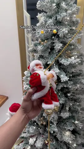 Ang kulit ni Santa. Christmas decor, swinging santa, electric santa, climbing santa #climbingsanta #giftsforkids #christmasdecor 