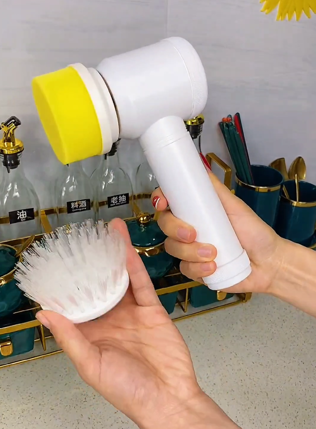 Escova de limpeza elétrica 5 em 1  #escovadelimpeza #escovaeletrica #faxina #escova5em1 #arrumarcasa 