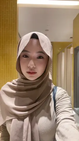 duh celana nya😻