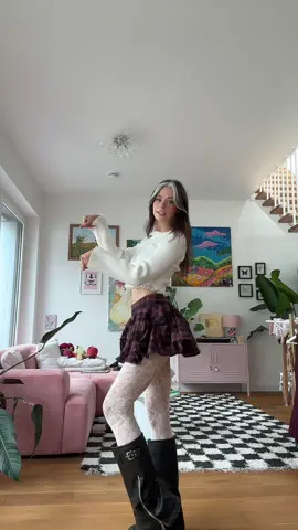 It’s time for a dance video 😌🩷