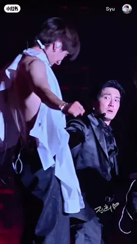 Siwon’s expression is priceless 🤣🤣🤣 #siwon #SUPERJUNIOR #ss10injakarta #leeteuk #ss10 