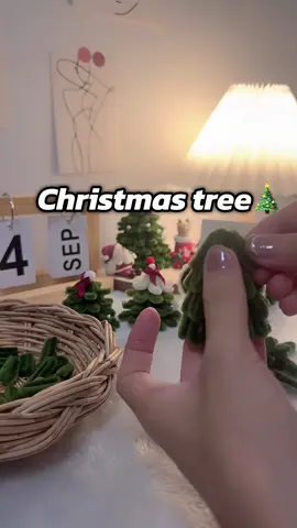 ทำต้น คริสต์มาส 🎄#ลวดกํามะหยี่ #กิ๊บลวดกํามะหยี่ #กิ๊บต้นคริสมาสต์ #ลวดกํามะหยี่กําลังมาแรง #diyลวดกํามะหยี่ 