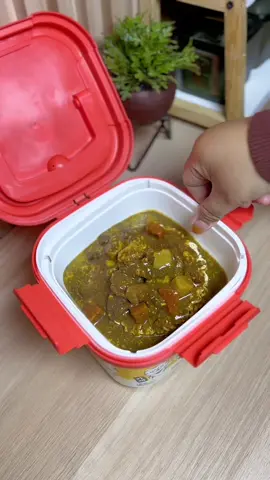 mie Korea yang lagi viral, bisa masak sendiri tanpa kompor,,pake daging asli dan potongannya gede2 .. sumpah gak bohong mie nya enak bangat.. #miekorea #mieviral #mieinstan #beefcurry 