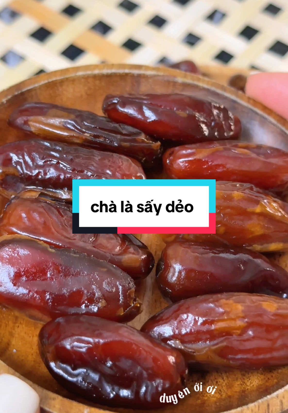 Chà là dẻo thơm nhiều mật ngọt thanh ngon quá mấy bà thử nghen #ancungtiktok #food #duyenoioi #reviewfood #chalasaydeo 