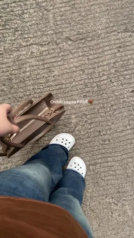 Cakep pollll, bahannya tebel kokoh bukan yg tipis lembek gampang penyok gitu. Luvvvv🤎 #slingbag #shoulderbag #pamethelabel 