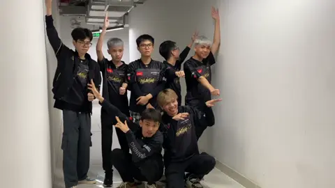 Team này đáng iu quá z 💗 #saigonphantom 