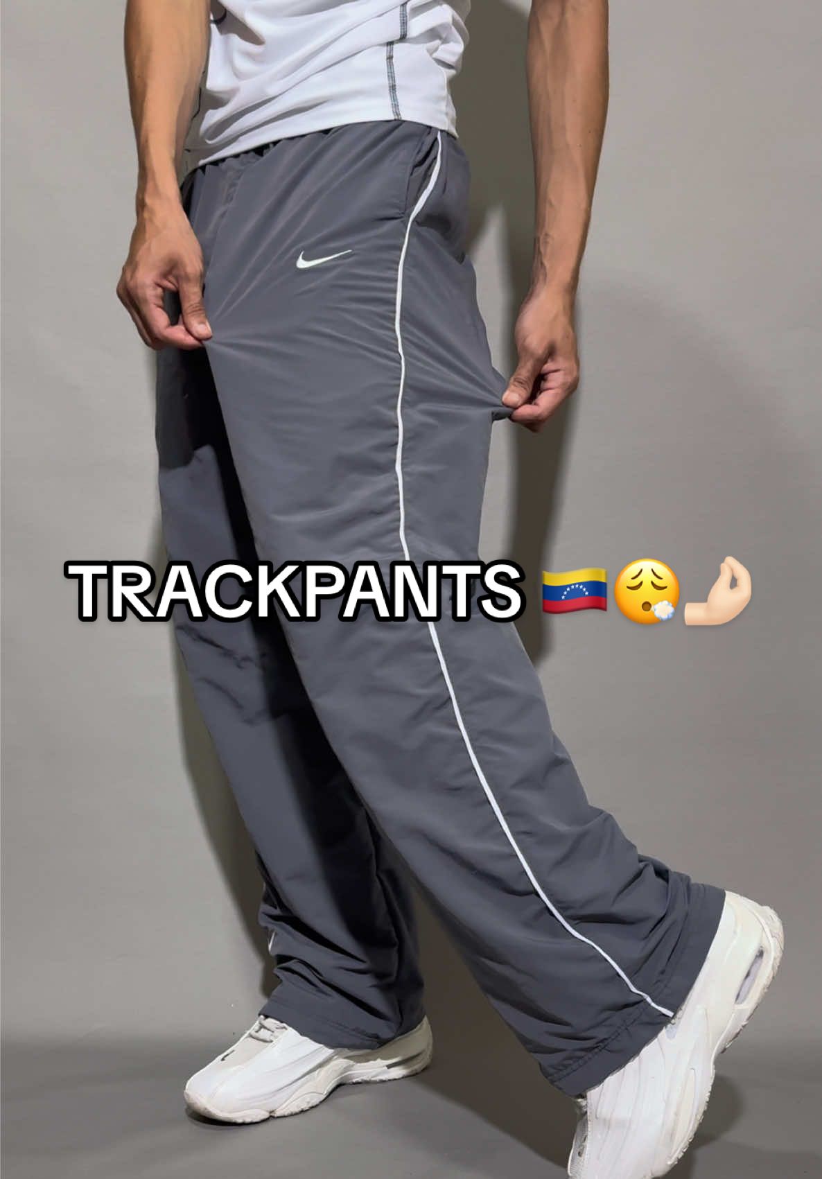 Trackpants 🇻🇪 Todos los colores y tallas  Al mayor y detal somos fabricantes. 🔥  #trackpants #baggy #niketrackpants #vintage #streetwear 