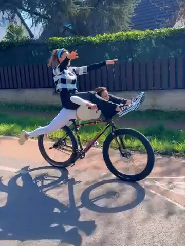 They didn't let the road stop them 🫡 via: @cass.officiel @cleoppatre