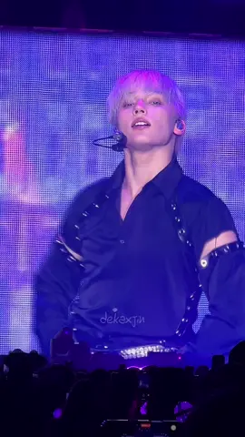 MY ONLY STILL CLIP FROM DANCE WITH YOU I WAS GOING INSANEEE🙆🏽‍♀️🙆🏽‍♀️ HUENINGKAI THE HOT SEXY MAN THAT YOU ARE!!! #hueningkai #txt #acttomorrow 