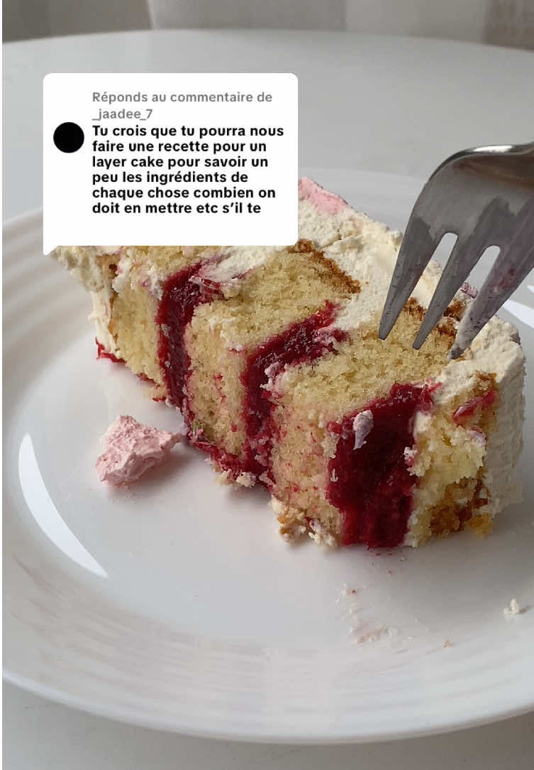 Réponse à @_jaadee_7  La recette vient du site mycake ! Pour réaliser un layer cake de 10 parts ! Ingrédients : - Farine de blé : 168g - Levure chimique : 6g - Sucre en poudre : 168g - Sel fin : 1g - Lait : 112g - Huile neutre : 84g - Jaune d’oeuf : 67g (environ 3 jaunes d’oeuf moyen) - Blanc d’oeuf : 101g (environ 3 blancs d’oeuf moyen) - Cuisson : environ 45 min A 170° #layercake🍰recipe #chiffoncake #layercake #fyp #patisserie 