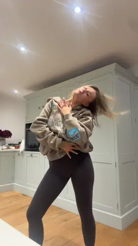 It’s been a while since I’ve boogied so enjoy ⚡️✨  #fyp #foru #f #trendin 